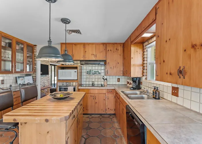 Ranch House Retreat And Horse Friendly Holiday home *